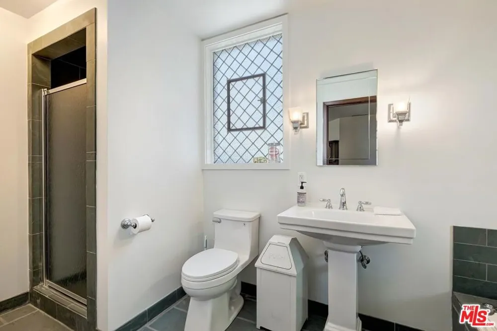 515 Kenter Avenue Los Angeles, CA 90049