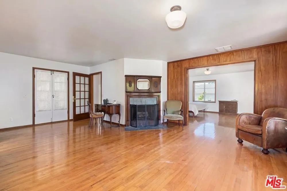 515 Kenter Avenue Los Angeles, CA 90049