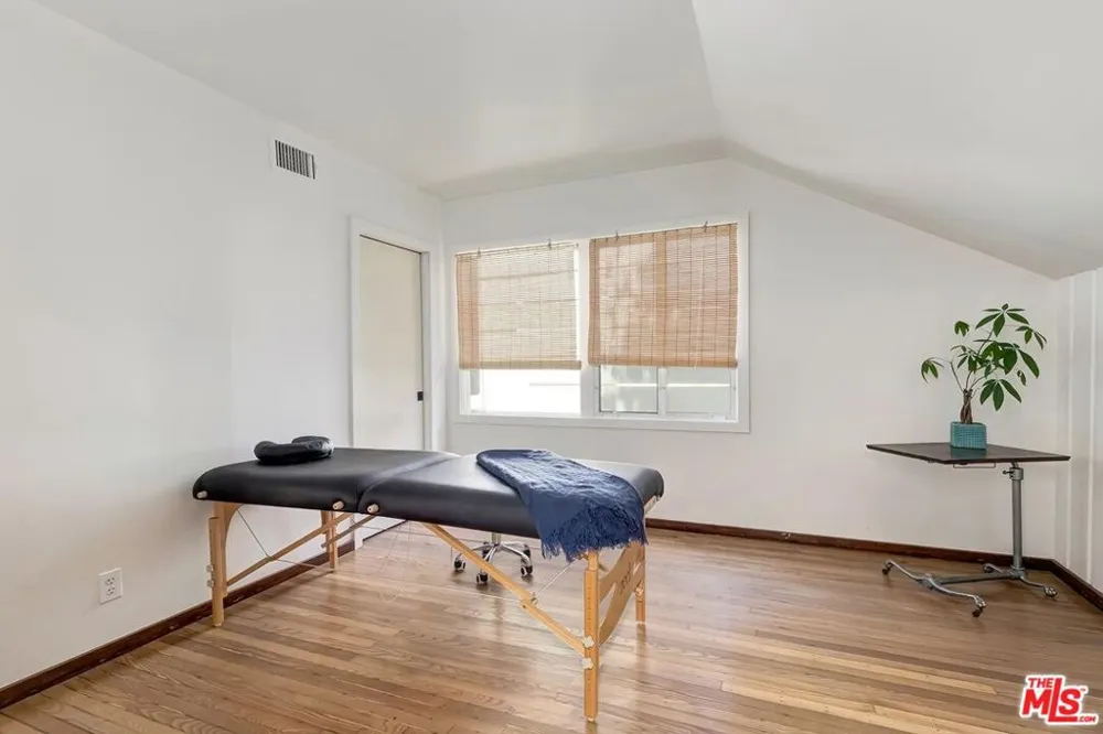 515 Kenter Avenue Los Angeles, CA 90049