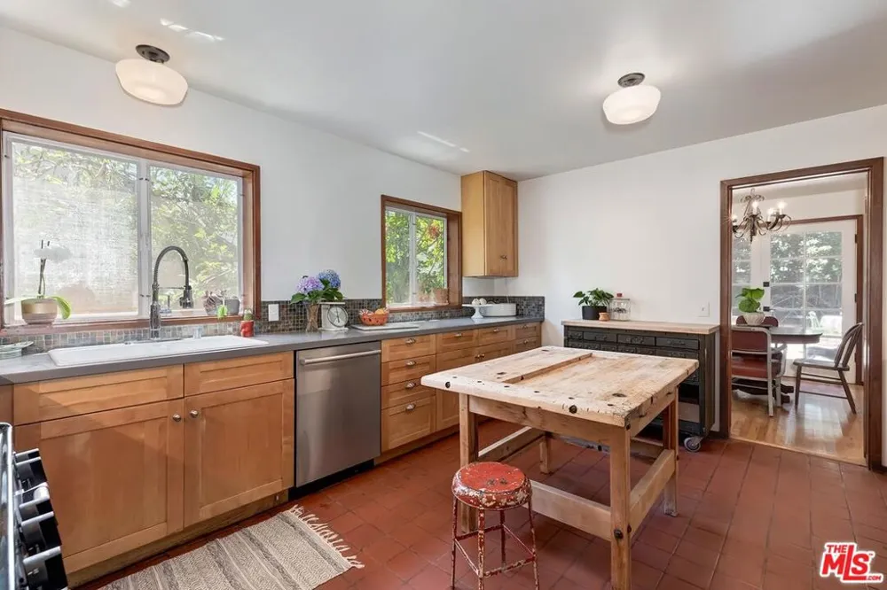 515 Kenter Avenue Los Angeles, CA 90049