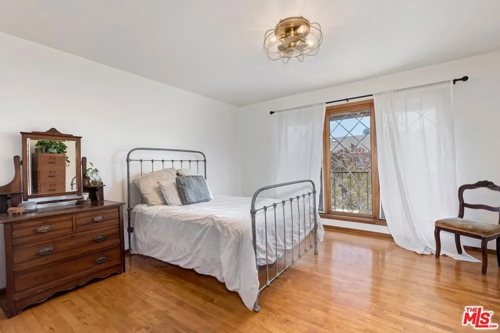 515 Kenter Avenue Los Angeles, CA 90049