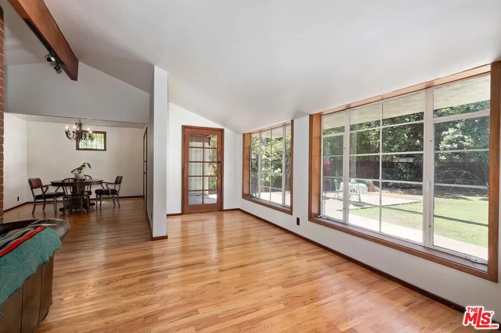 515 Kenter Avenue Los Angeles, CA 90049