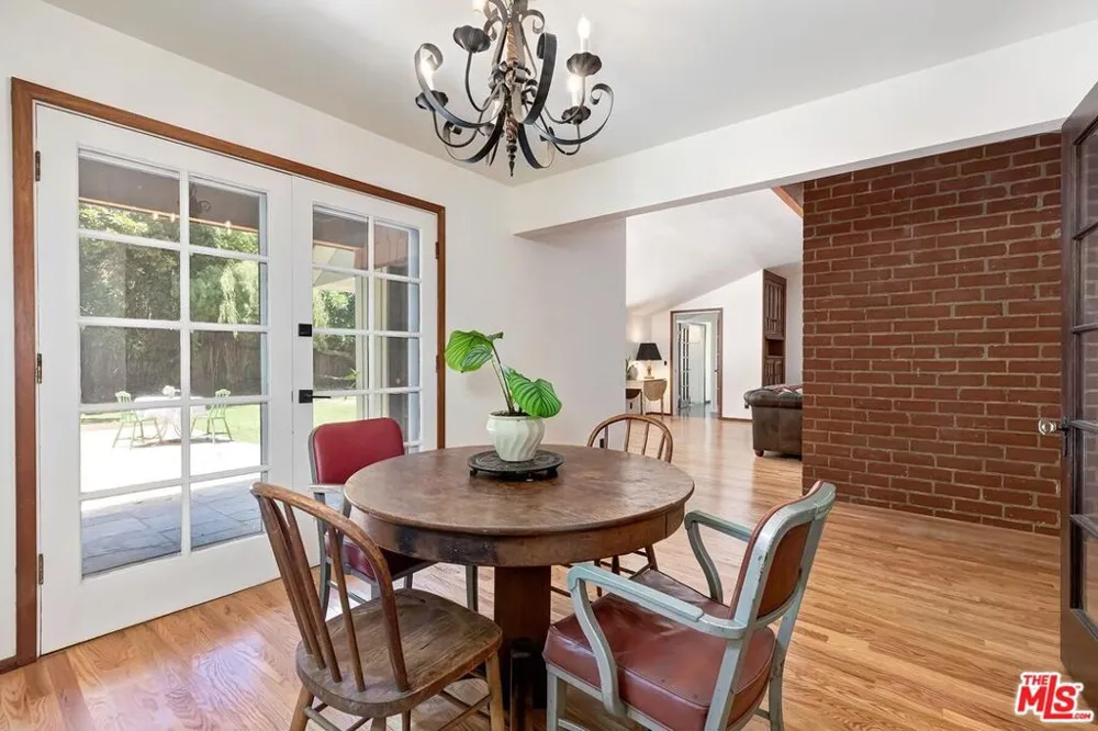 515 Kenter Avenue Los Angeles, CA 90049