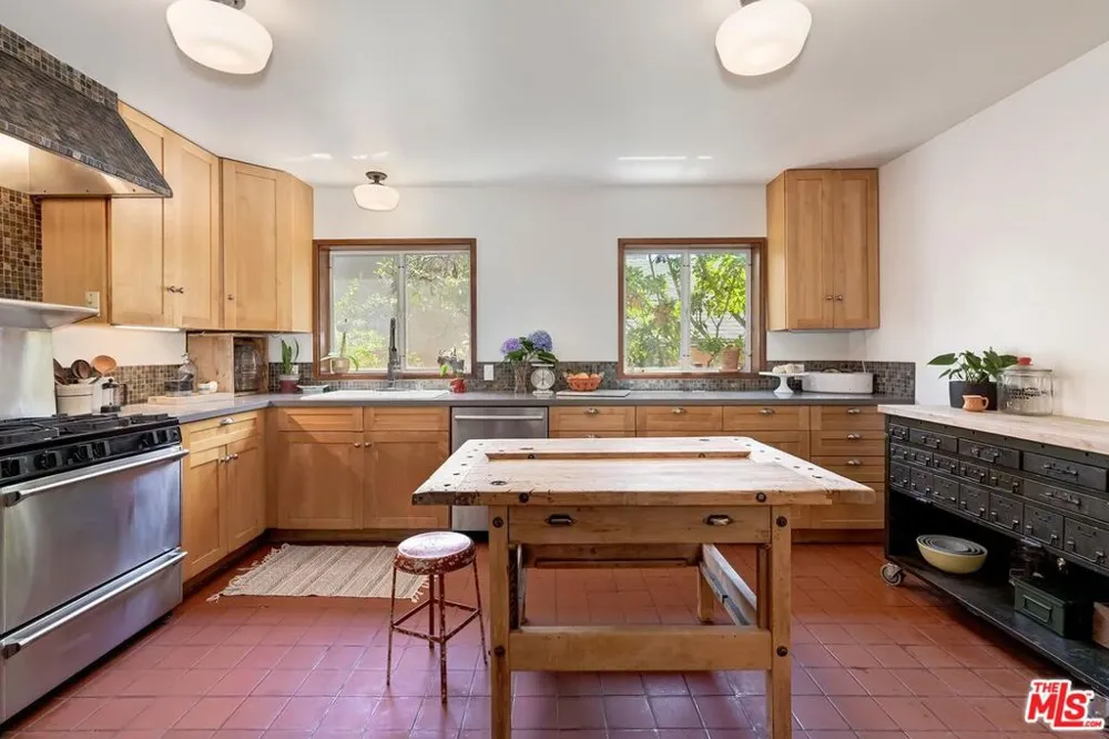 515 Kenter Avenue Los Angeles, CA 90049