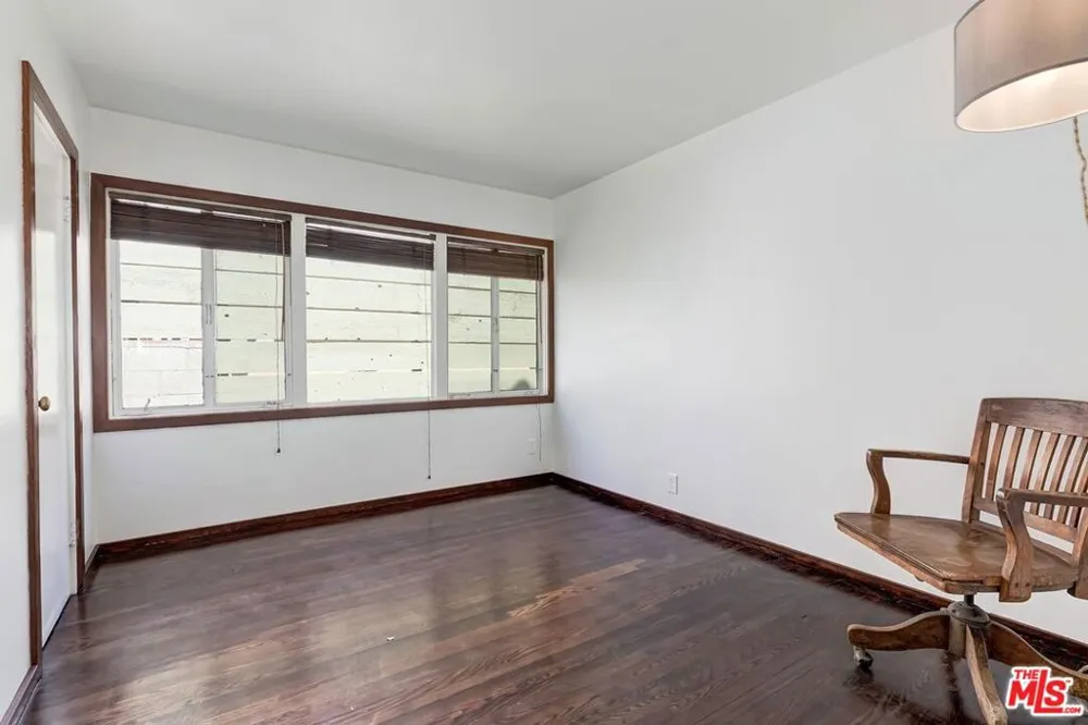 515 Kenter Avenue Los Angeles, CA 90049