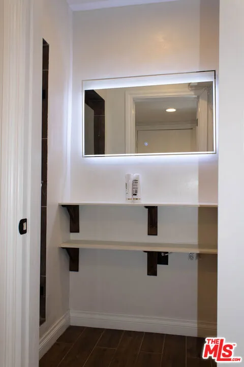 5651 Windsor Way #202 Culver City, CA 90230