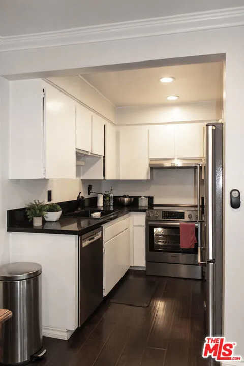 5651 Windsor Way #202 Culver City, CA 90230