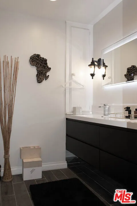 5651 Windsor Way #202 Culver City, CA 90230