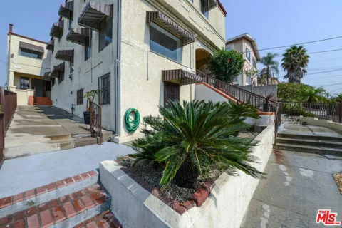 527 Cummings Street