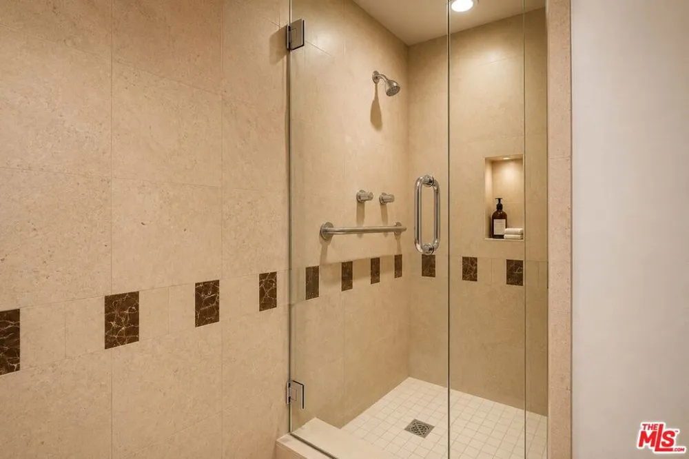 10445 Wilshire Boulevard #1405 Los Angeles, CA 90024