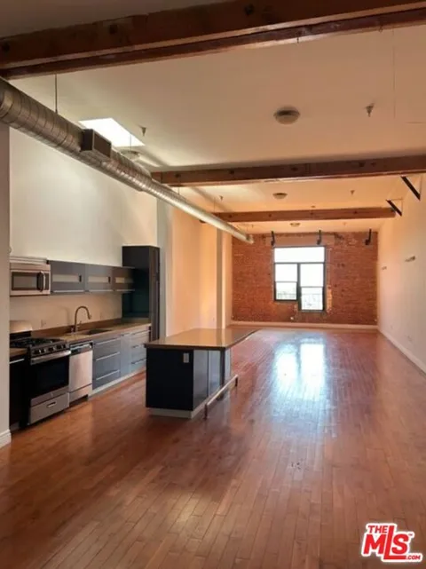 652 Mateo Street #303