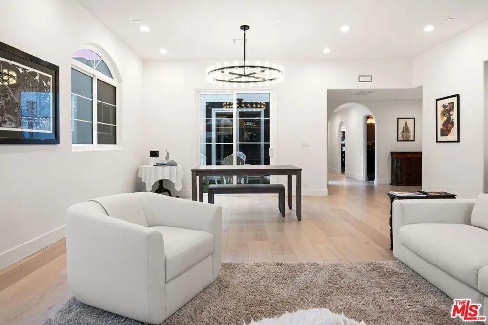 1182 Wellesley Avenue #401 Los Angeles, CA 90049