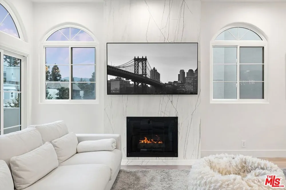 1182 Wellesley Avenue #401 Los Angeles, CA 90049