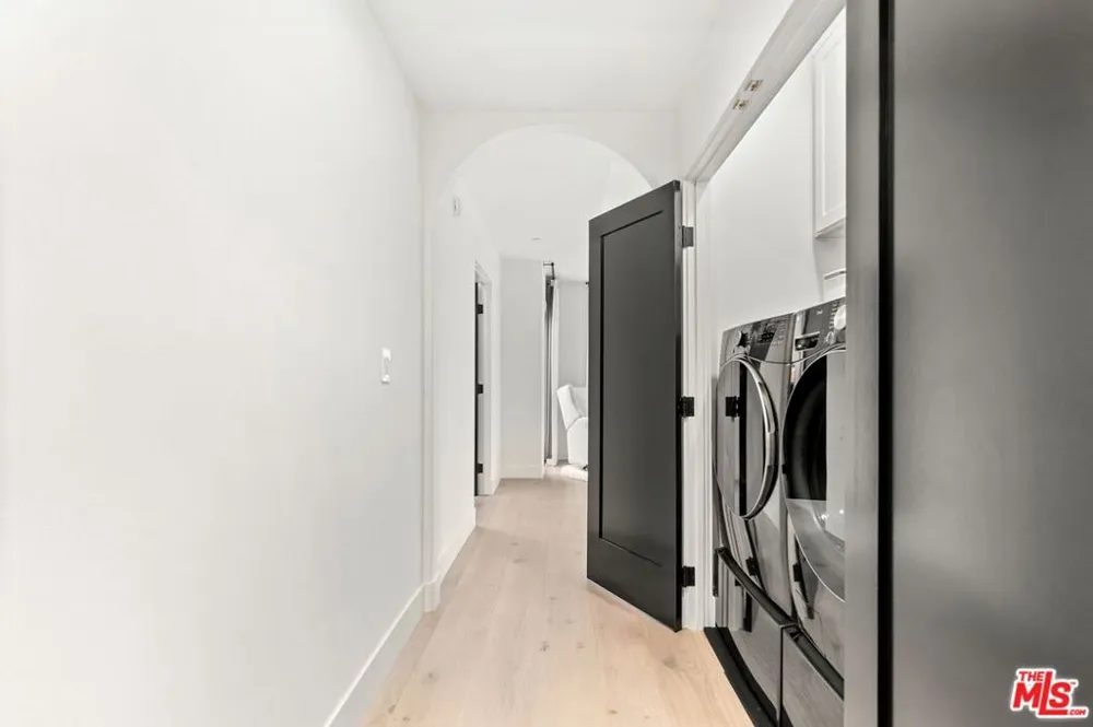 1182 Wellesley Avenue #401 Los Angeles, CA 90049