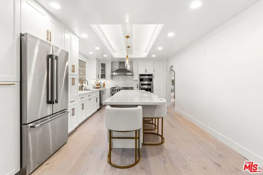 1182 Wellesley Avenue #401 Los Angeles, CA 90049