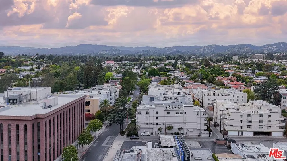 1182 Wellesley Avenue #401 Los Angeles, CA 90049
