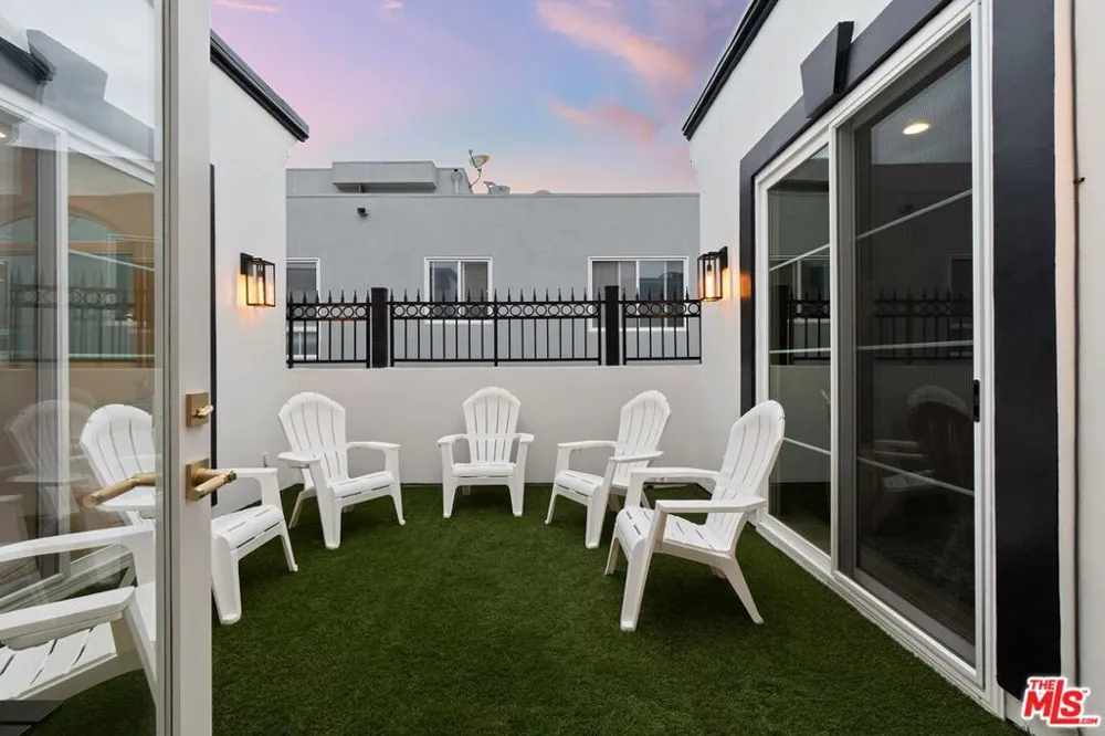 1182 Wellesley Avenue #401 Los Angeles, CA 90049
