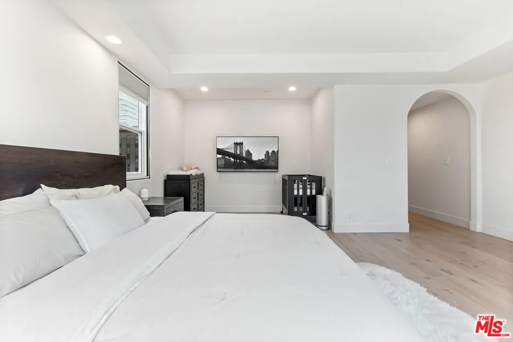 1182 Wellesley Avenue #401 Los Angeles, CA 90049