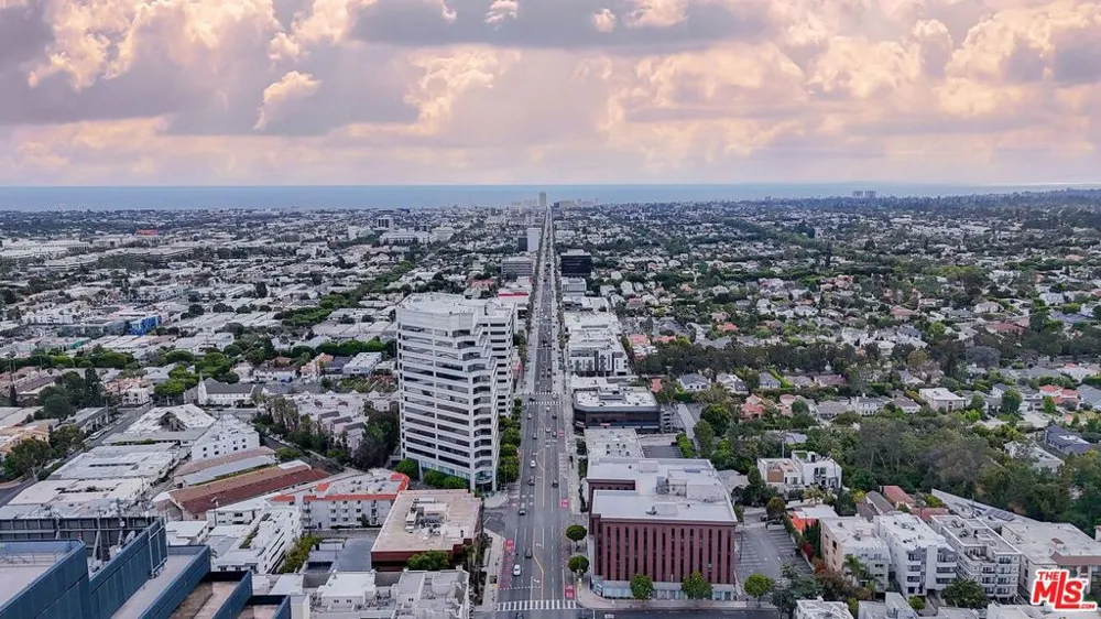 1182 Wellesley Avenue #401 Los Angeles, CA 90049