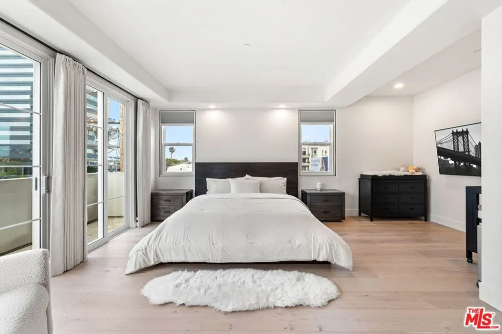 1182 Wellesley Avenue #401 Los Angeles, CA 90049