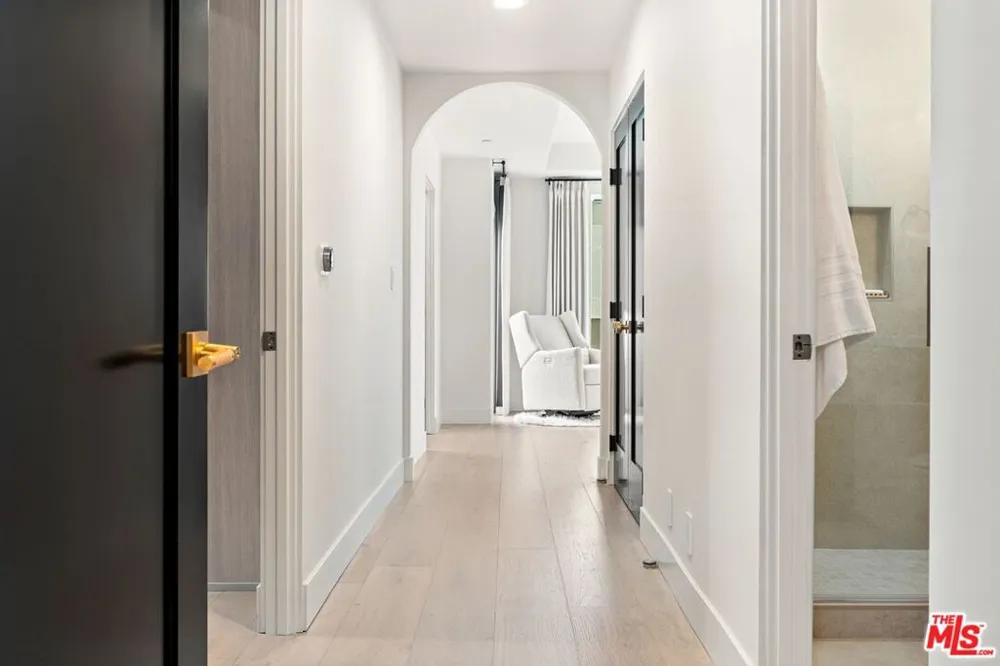 1182 Wellesley Avenue #401 Los Angeles, CA 90049