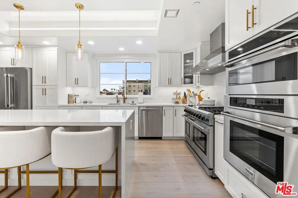 1182 Wellesley Avenue #401 Los Angeles, CA 90049