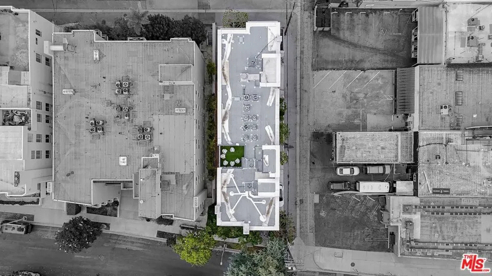 1182 Wellesley Avenue #401 Los Angeles, CA 90049