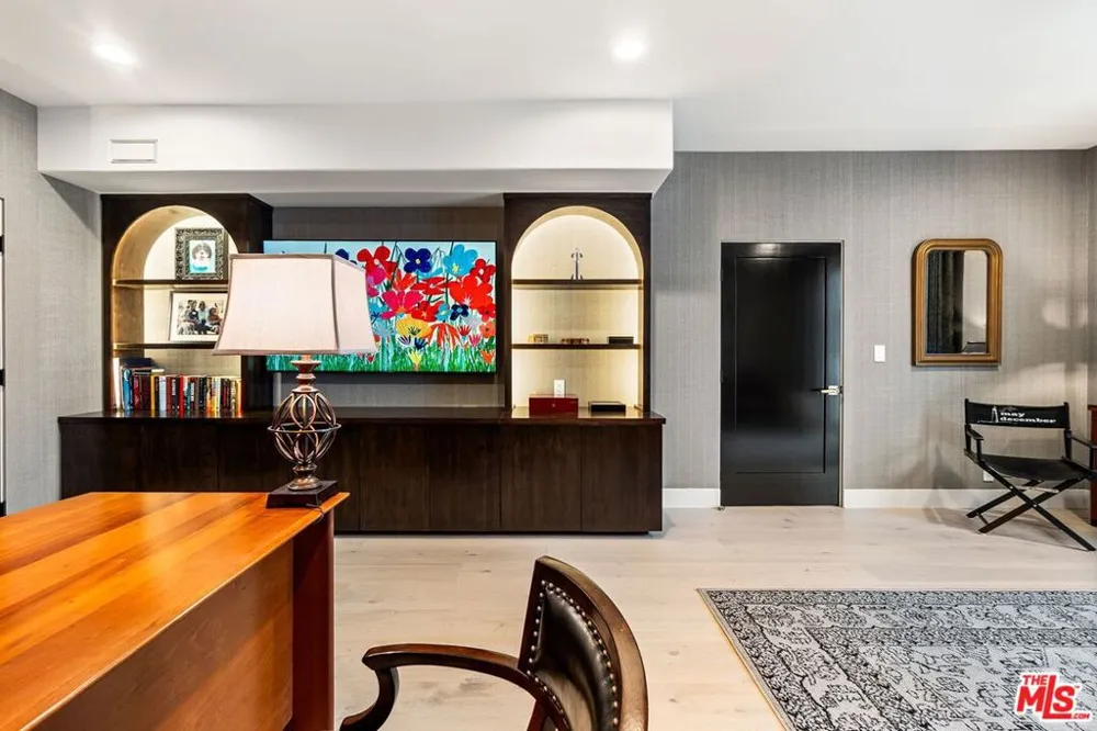 1182 Wellesley Avenue #401 Los Angeles, CA 90049