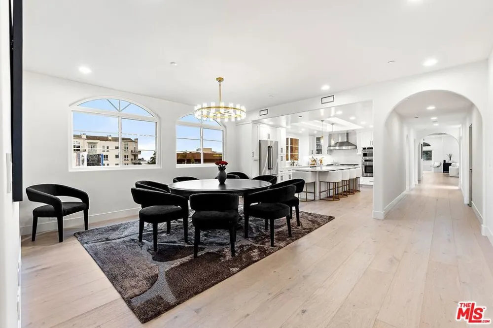 1182 Wellesley Avenue #401 Los Angeles, CA 90049