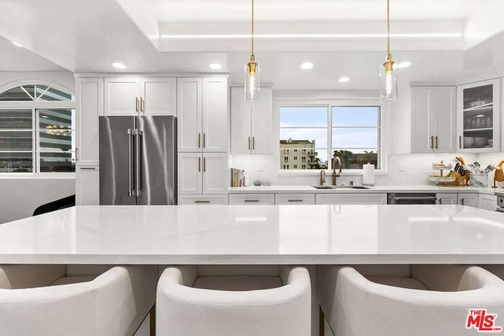 1182 Wellesley Avenue #401 Los Angeles, CA 90049