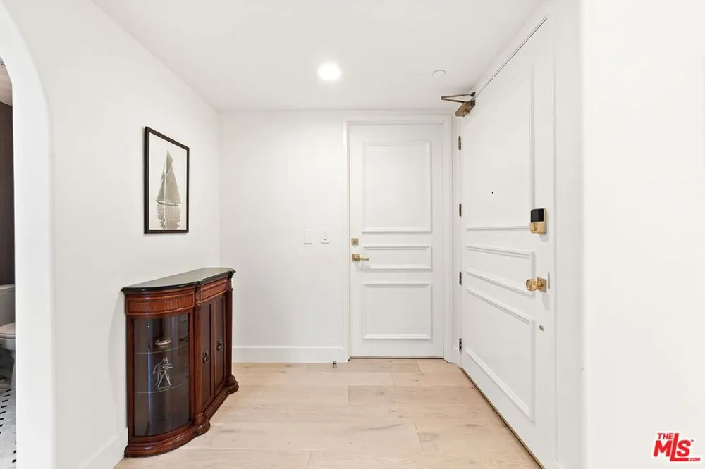 1182 Wellesley Avenue #401 Los Angeles, CA 90049