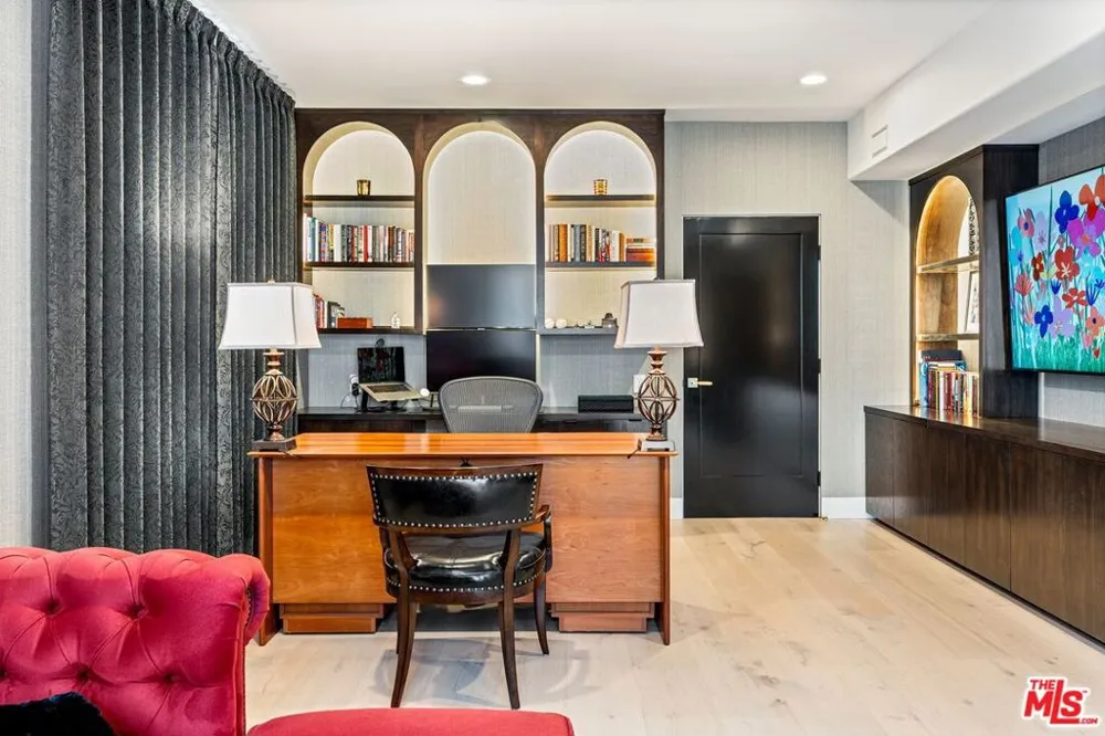1182 Wellesley Avenue #401 Los Angeles, CA 90049