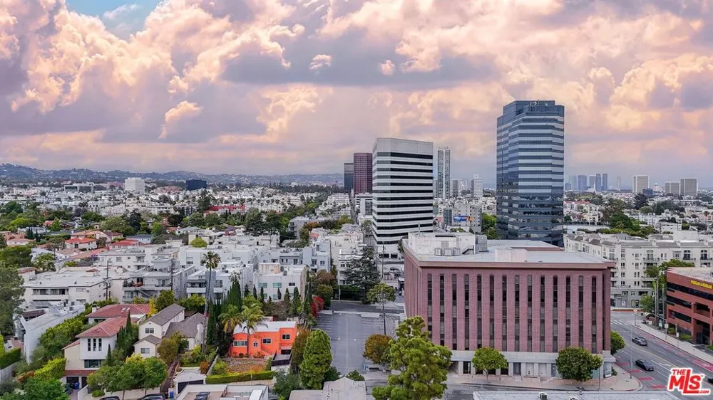1182 Wellesley Avenue #401 Los Angeles, CA 90049