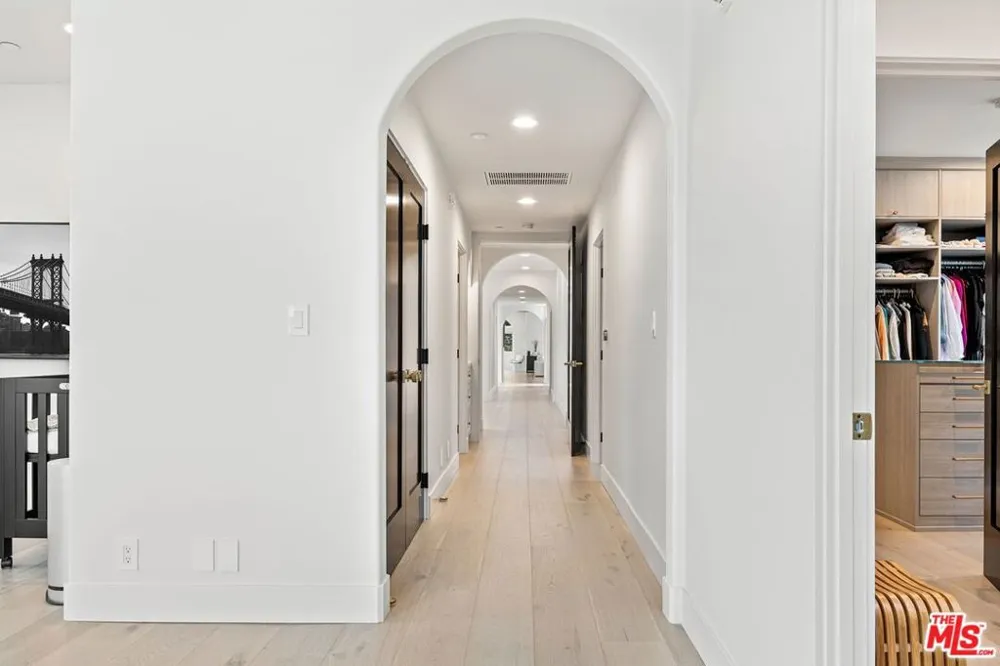 1182 Wellesley Avenue #401 Los Angeles, CA 90049