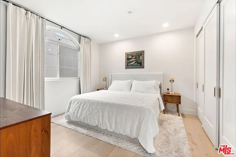 1182 Wellesley Avenue #401 Los Angeles, CA 90049