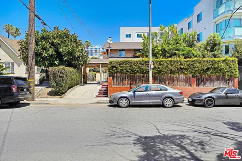 7139 Hawthorn Avenue #3