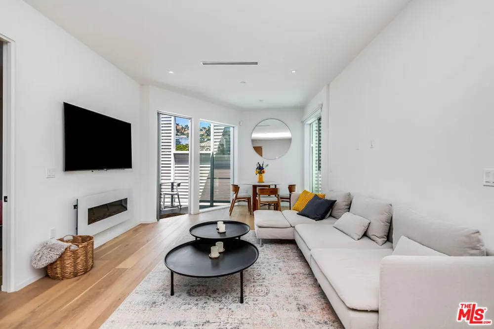 1030 Kings Road #403 West Hollywood, CA 90069