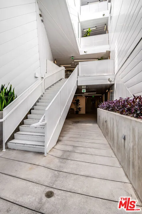 1030 Kings Road #403 West Hollywood, CA 90069
