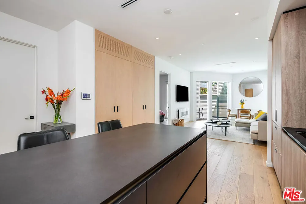 1030 Kings Road #403 West Hollywood, CA 90069