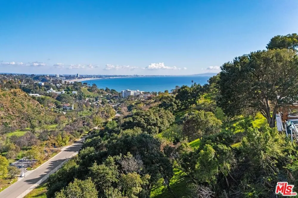320 Bellino Drive Pacific Palisades, CA 90272