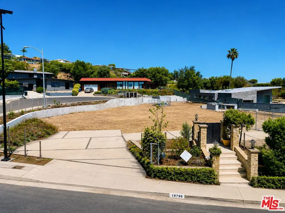 16799 Charmel Lane Los Angeles, CA 90272