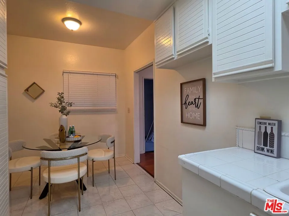 431 S Kingsley Drive #205 Los Angeles, CA 90020