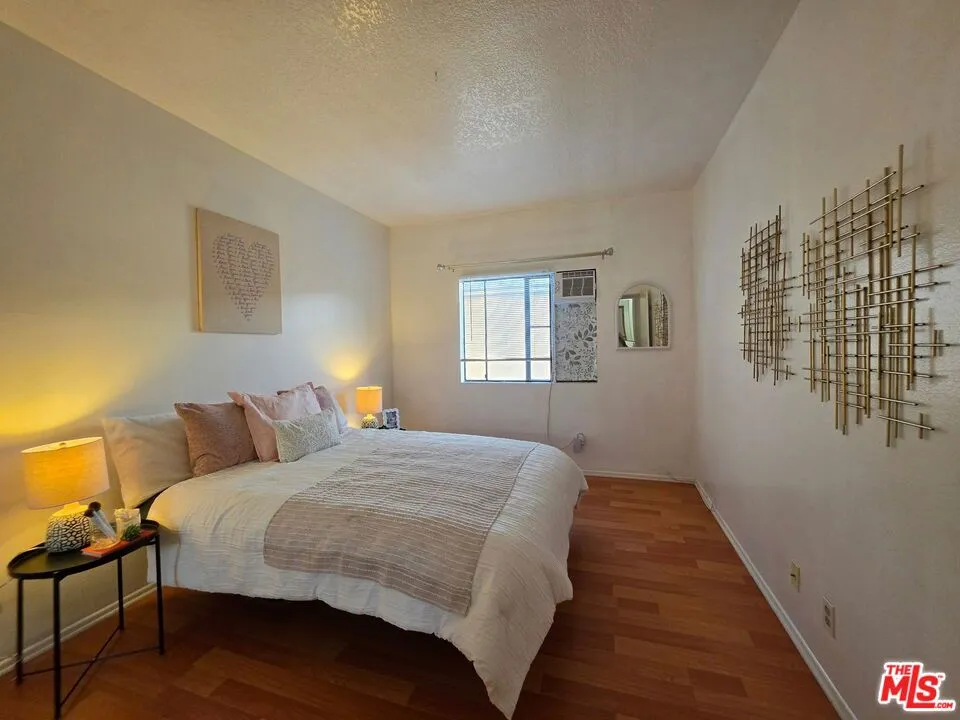 431 S Kingsley Drive #205 Los Angeles, CA 90020