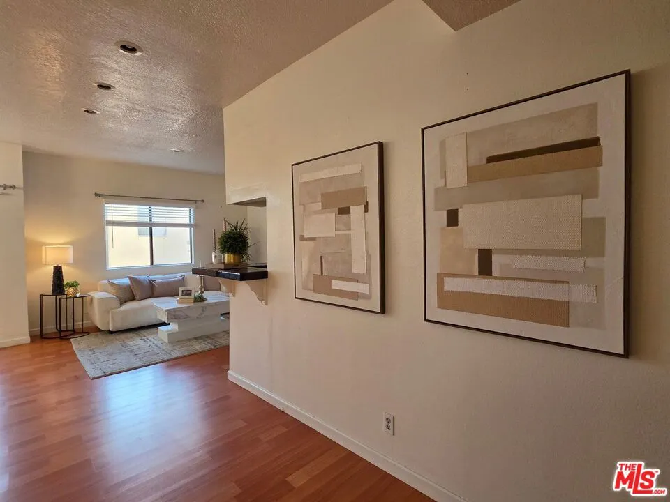 431 S Kingsley Drive #205 Los Angeles, CA 90020
