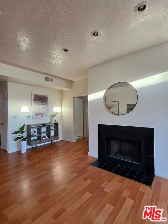 431 S Kingsley Drive #205 Los Angeles, CA 90020