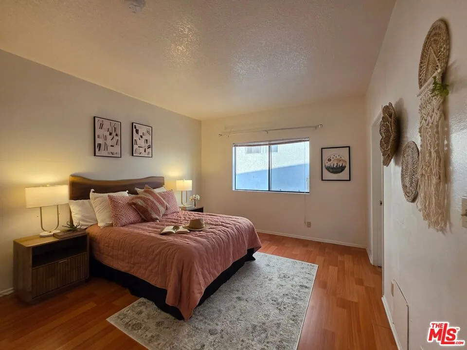 431 S Kingsley Drive #205 Los Angeles, CA 90020
