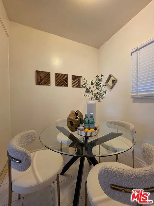431 S Kingsley Drive #205 Los Angeles, CA 90020