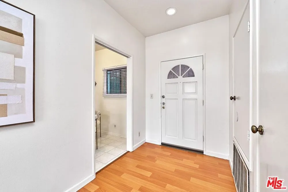 431 S Kingsley Drive #205 Los Angeles, CA 90020