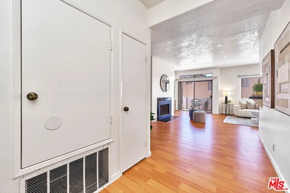431 S Kingsley Drive #205 Los Angeles, CA 90020