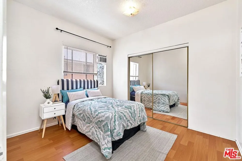 431 S Kingsley Drive #205 Los Angeles, CA 90020
